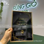 Khung A4 kim loại vuông màu vàng đậm