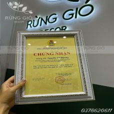 Đơn hàng Khung Bằng Khen giao cho khách