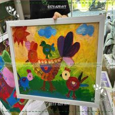 Khi được đóng khung, mỗi bức tranh sơn dầu lại càng trở nên trọn vẹn và sang trọng hơn