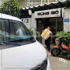 Những chuyến xe lớn nhỏ nối nhau đến nhận hàng Những chuyến xe lớn nhỏ nối nhau đến nhận hàng